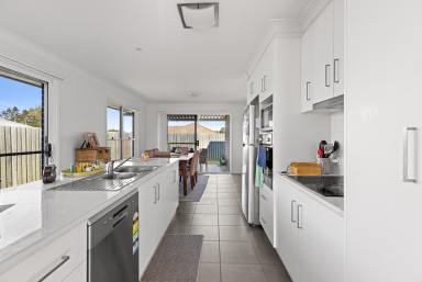 Unit Leased - QLD - Kearneys Spring - 4350 - Modern living in sought-after suburb  (Image 2)