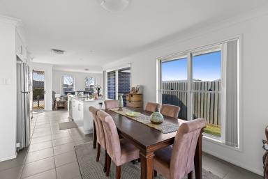 Unit Leased - QLD - Kearneys Spring - 4350 - Modern living in sought-after suburb  (Image 2)
