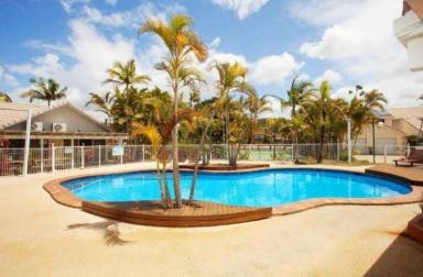 Townhouse For Lease - QLD - Elanora - 4221 - West facing Lakeside Townhouse + Resort Facilities  (Image 2)