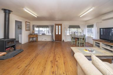 House For Sale - NSW - Tooleybuc - 2736 - Relaxed Riversider Living with Timeless Charm  (Image 2)