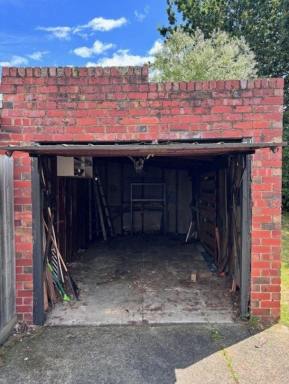 House Leased - VIC - Box Hill - 3128 - Pet friendly neat and tidy 3 bed, 1 bathroom, 2 toilets.  (Image 2)