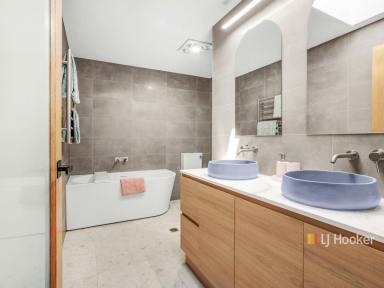 House For Sale - TAS - Ulverstone - 7315 - Russell Up Your Things.. We Are Walking To The Beach!  (Image 2)