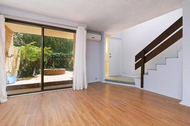 Townhouse For Lease - WA - Como - 6152 - GREAT AREA AND LOCATION!  (Image 2)