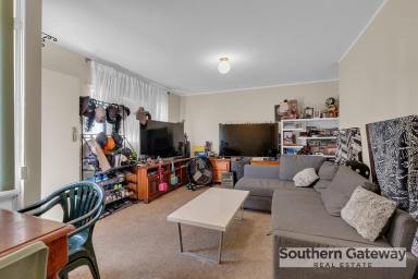Townhouse For Sale - WA - Calista - 6167 - OPPORTUNITY KNOCKS  (Image 2)