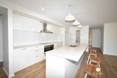 House For Sale - VIC - Oxley - 3678 - Stunning Family Home in OXLEY VIC - 40 Shadforth Street  (Image 2)