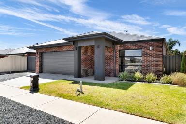 House For Sale - VIC - Mildura - 3500 - Modern Living, Near-New Comfort (Image 2)