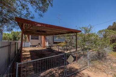 House For Sale - VIC - Manangatang - 3546 - Two bedroom home with renovated bathroom! (Image 2)