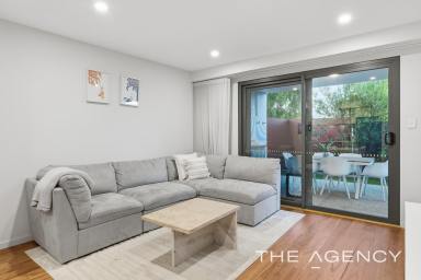 House For Sale - WA - Palmyra - 6157 - Contemporary Resort-Style Living in Prime Locale!  (Image 2)