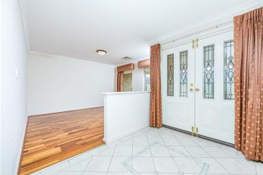 House For Sale - WA - Iluka - 6028 - COLONIAL CLASSIC!  (Image 2)