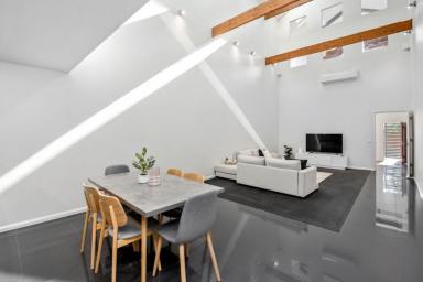 House For Sale - VIC - Bendigo - 3550 - Spacious Contemporary Living in Central Bendigo (Image 2)