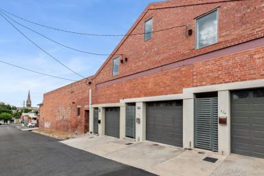 House For Sale - VIC - Bendigo - 3550 - Spacious Contemporary Living in Central Bendigo (Image 2)