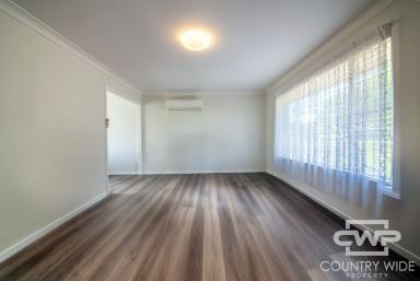 House For Sale - NSW - Glen Innes - 2370 - Well-Maintained Brick Home in Quiet Glen Innes Location  (Image 2)