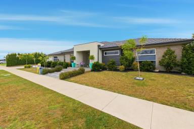 House For Sale - VIC - Sale - 3850 - Space, style and a spa: Metricon luxury on 760sqm in Cobain’s Estate  (Image 2)