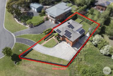 House For Sale - VIC - Black Hill - 3350 - Stunning Family Residence In Premier Black Hill Location  (Image 2)