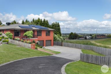 House For Sale - VIC - Black Hill - 3350 - Stunning Family Residence In Premier Black Hill Location  (Image 2)