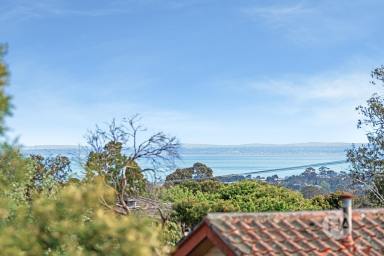 House For Sale - VIC - Mount Eliza - 3930 - Light-filled Charm in Quinns Estate  (Image 2)