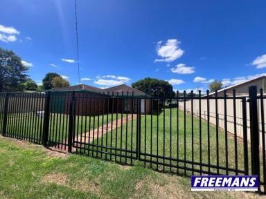 House For Sale - QLD - Kingaroy - 4610 - Solid brick home Hospital hill  (Image 2)