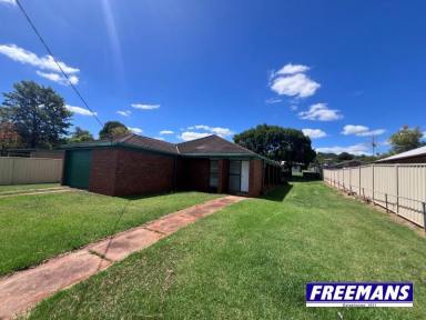 House For Sale - QLD - Kingaroy - 4610 - Solid brick home Hospital hill  (Image 2)