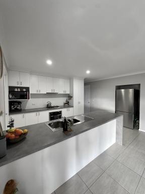 House Leased - VIC - Wodonga - 3690 - Stylish and Spacious Family Home in Wodonga  (Image 2)