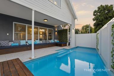 House For Sale - WA - Brentwood - 6153 - Luxury Hamptons Living Near The River  (Image 2)