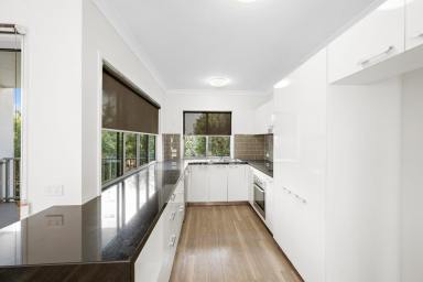 Townhouse For Sale - QLD - West Gladstone - 4680 - MODERN THREE LEVEL TOWNHOUSE IN THE HEART OF GLADSTONE!  (Image 2)