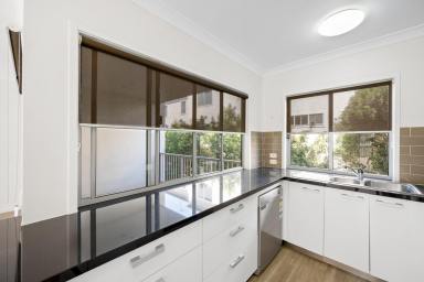 Townhouse For Sale - QLD - West Gladstone - 4680 - MODERN THREE LEVEL TOWNHOUSE IN THE HEART OF GLADSTONE!  (Image 2)