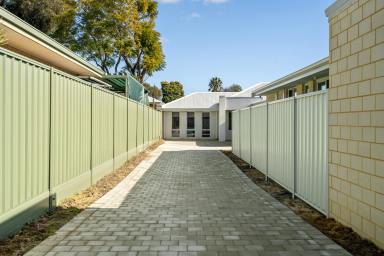 House For Lease - WA - Lynwood - 6147 - IMMACULATE PRIVATE HOME!  (Image 2)