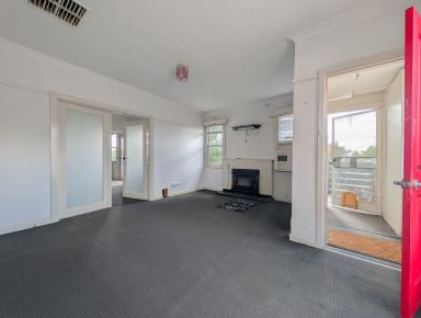 House Leased - VIC - Kerang - 3579 - Quirk, Comfort & Character  (Image 2)