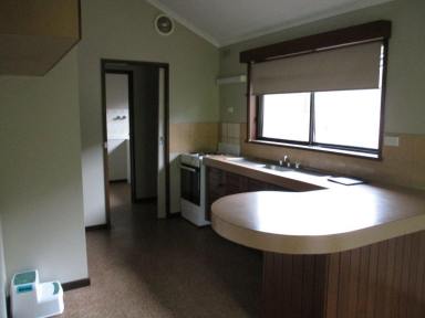 House For Lease - VIC - Bairnsdale - 3875 - COMFORTABLE THREE-BEDROOM HOME CLOSE TO SCHOOLS AND AMENITIES  (Image 2)