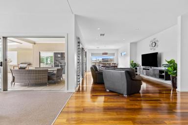 House For Sale - NSW - Mudgee - 2850 - FAMILY LIVING OF GRAND PROPORTIONS  (Image 2)