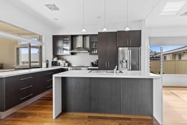 House For Sale - NSW - Mudgee - 2850 - SUBSTANTIAL FAMILY HOME IN A QUIET CUL DE SAC  (Image 2)