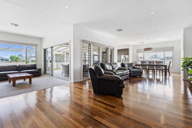 House For Sale - NSW - Mudgee - 2850 - SUBSTANTIAL FAMILY HOME IN A QUIET CUL DE SAC  (Image 2)