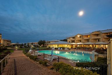 Apartment For Sale - WA - Broadwater - 6280 - Beachside Comfort: Fully Furnished Apartment at Abbey Beach Resort  (Image 2)