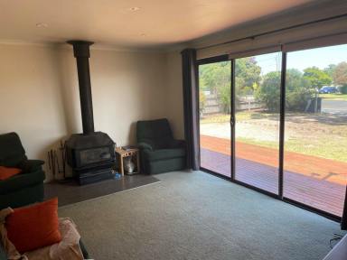 House For Lease - VIC - Stratford - 3862 - 3 BEDROOM FAMILY HOME  (Image 2)