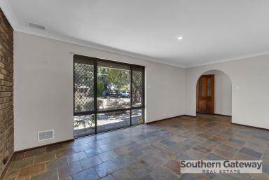 House For Sale - WA - Gosnells - 6110 - LARGE FAMILY HOME  (Image 2)