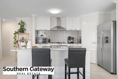 House For Lease - WA - Wellard - 6170 - MODERN FAMILY LIVING IN THE VILLAGE, WELLARD  (Image 2)