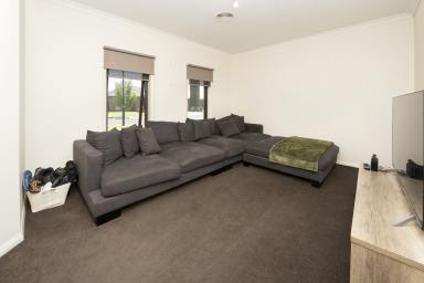 House For Sale - VIC - Swan Hill - 3585 - Modern Family Living with Investment Potential (Image 2)