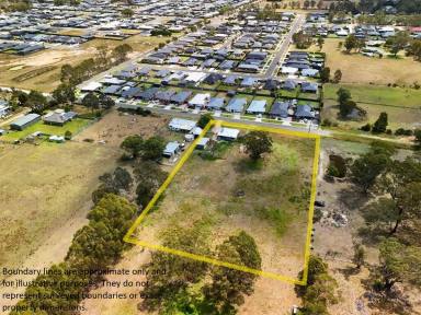 House For Sale - VIC - Stratford - 3862 - LAND RIGHT IN THE HEART OF TOWN  (Image 2)