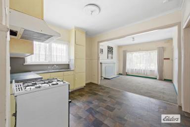 House For Sale - VIC - Stawell - 3380 - Ideal First Home Opportunity  (Image 2)