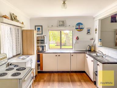 House For Lease - VIC - Port Welshpool - 3965 - Fully Furnished Home In Port Welshpool- Lawn maintenance included in rent.  (Image 2)