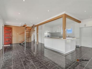 House For Sale - VIC - Echuca - 3564 - Prime Echuca… Cul-De-Sac Family Living + Shed  (Image 2)