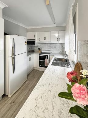 Unit For Sale - NSW - Kyogle - 2474 - STYLISH 2-BED UNIT WITH PRIVATE COURTYARD  (Image 2)