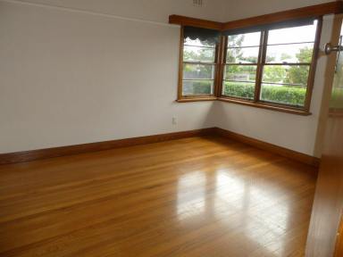 House For Lease - VIC - Sale - 3850 - SPACIOUS 3-BEDROOM HOME IN QUIET, CONVENIENT LOCATION  (Image 2)