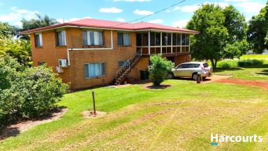 House For Sale - QLD - Childers - 4660 - PRIME POSITION ON THE MAIN HIGHWAY  (Image 2)