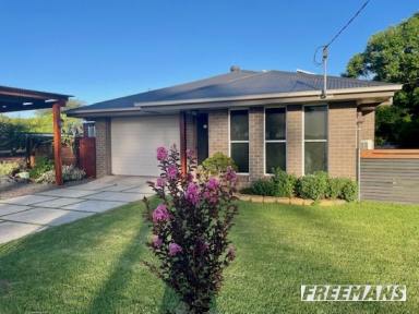 House For Sale - QLD - Kumbia - 4610 - Country living in a beautiful lowset brick home  (Image 2)