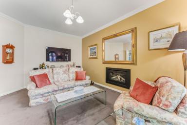 House Auction - VIC - Mildura - 3500 - GRANDEUR IN MILDURA'S PREMIER STREET  (Image 2)