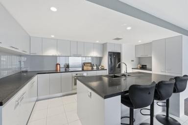 Unit For Lease - TAS - Hobart - 7000 - Stylish Fully Furnished Two Bedroom Apartment  (Image 2)