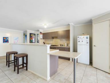 House For Sale - VIC - Bairnsdale - 3875 - SPACIOUS FAMILY LIVING CLOSE TO SCHOOLS  (Image 2)