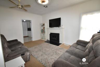 House For Sale - VIC - Wangaratta - 3677 - OPPORTUNITY KNOCKS  (Image 2)