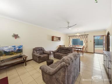 Unit For Sale - QLD - Mareeba - 4880 - SOLID, SPACIOUS, WALK-TO-TOWN CONVENIENCE  (Image 2)